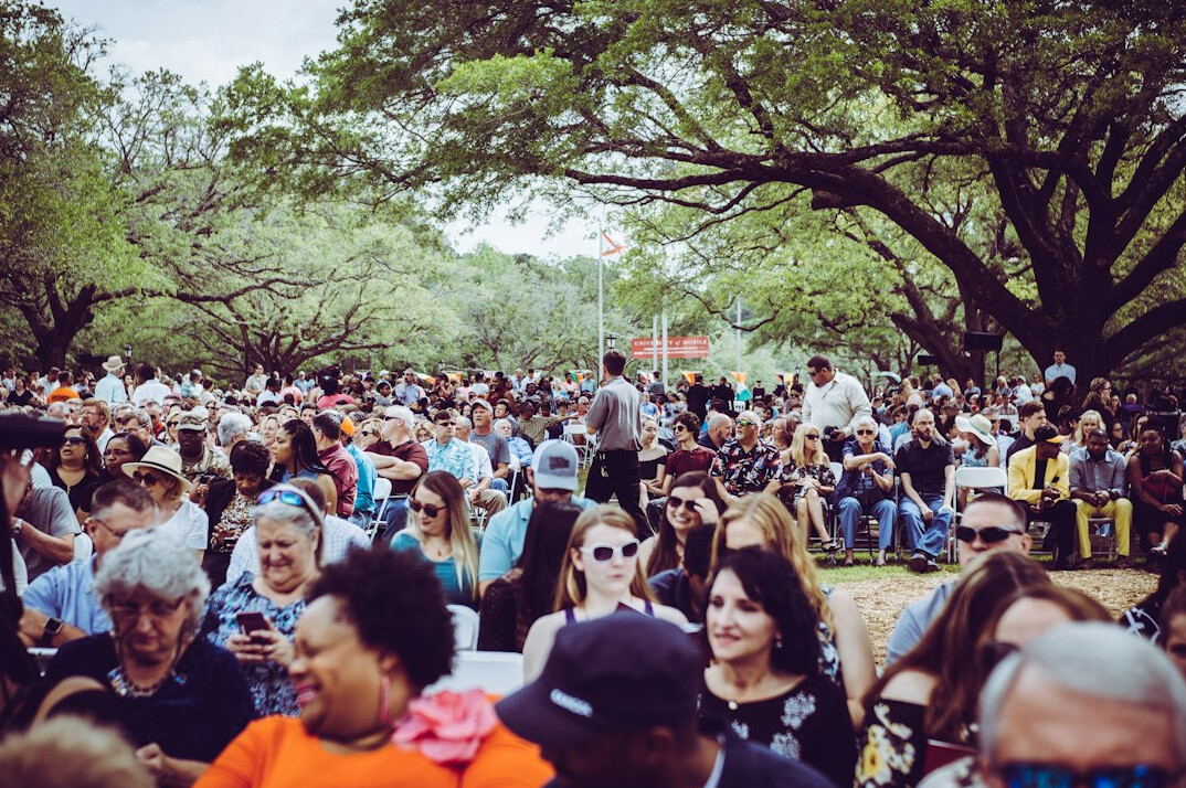 crowd at tribute ceremony