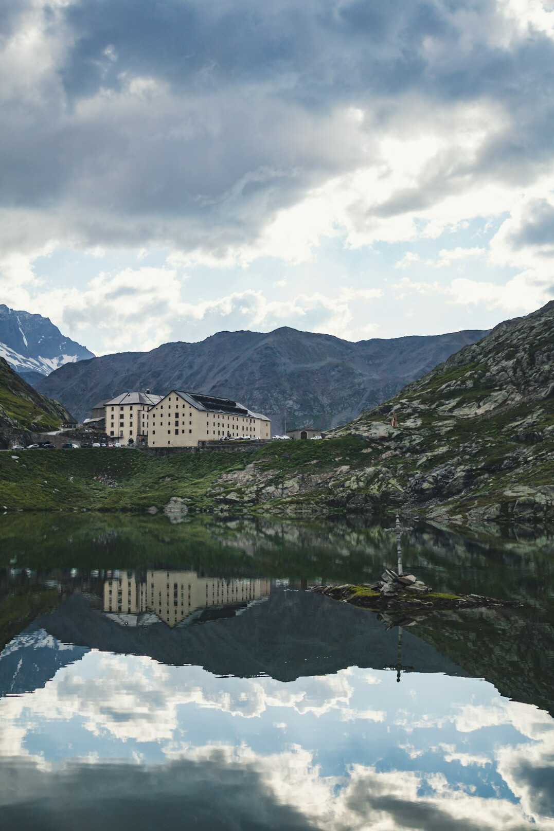 Lakeside view of a Swiss city with mountains in the background